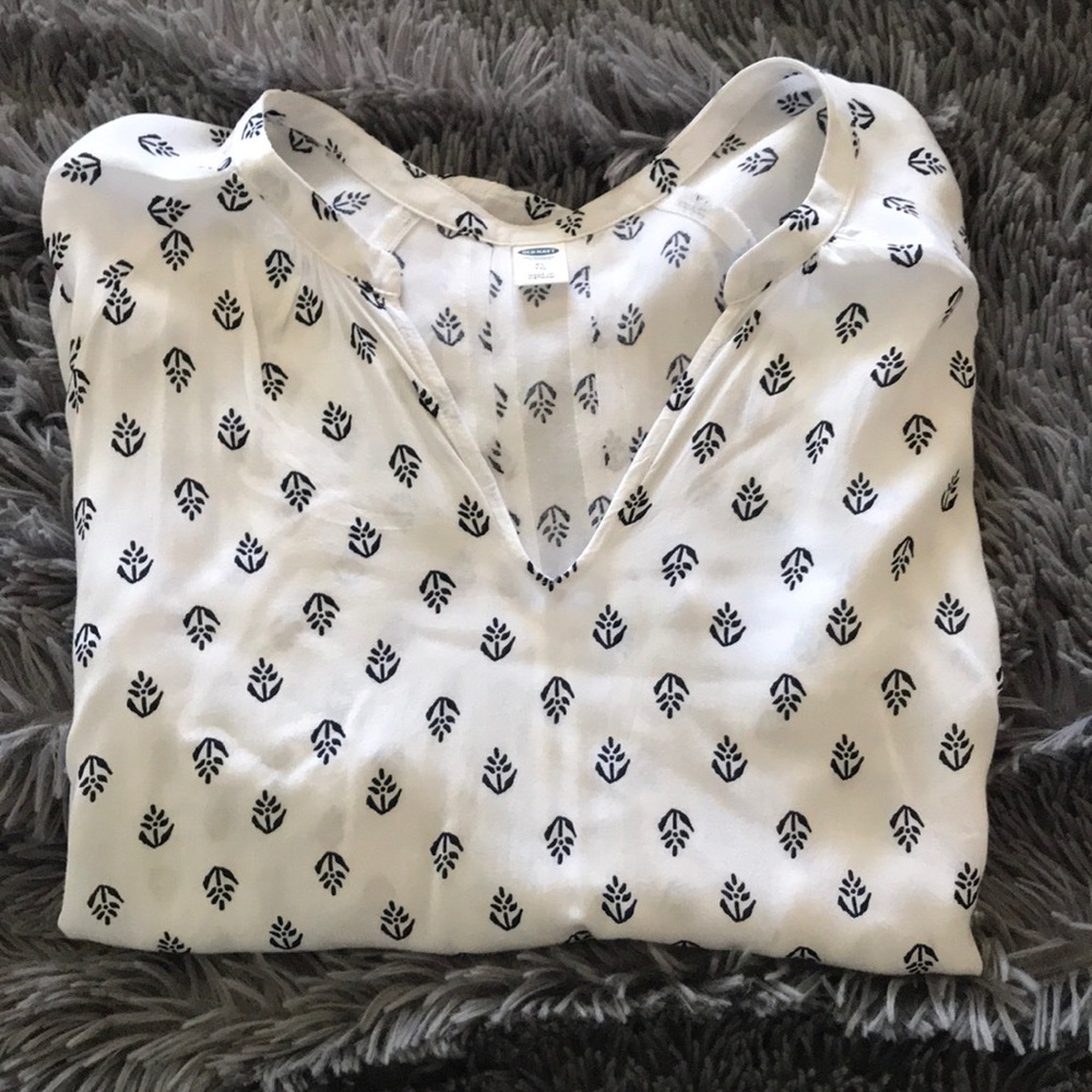 Old navy XL short sleeve shirt. Worn maybe once.
